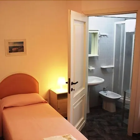 מלון Cala Di Seta 3*