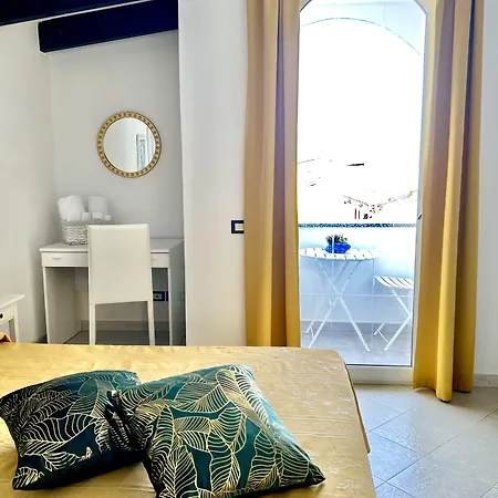 מלון Cala Di Seta 3*