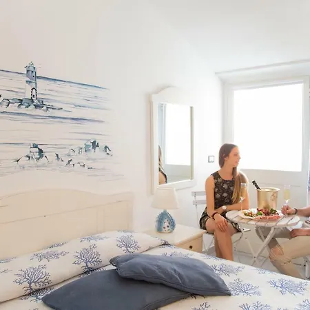 מלון Cala Di Seta 3*